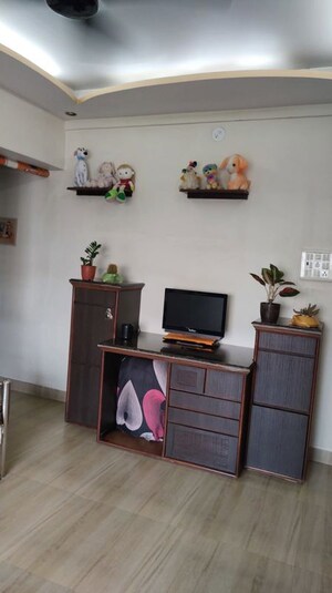 Room in 2 BHK Apartment at Vibha CHS Malad West, Malad West – for Rent