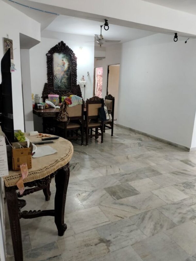 Gym, satellite 3 Bedroom 150 Sq.Yd. Apartment In Satellite Ahmedabad 10166094