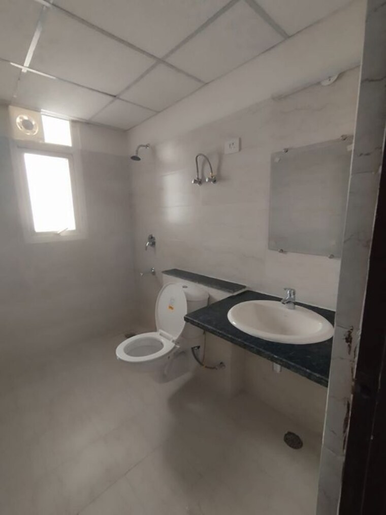 Bathroom, nk-sharma-savitry-greens 3 Bedroom 1735 Sq.Ft. Apartment In Lohgarh Zirakpur 10166106
