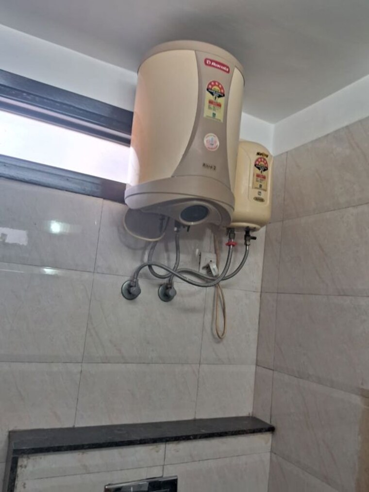 Bathroom, safdarjung enclave 3 Bedroom 1800 Sq.Ft. Builder Floor In Safdarjung Enclave Delhi 10166116
