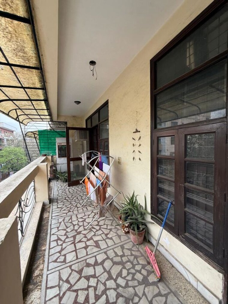 Balcony, kalkaji 3 Bedroom 2000 Sq.Ft. Builder Floor In Kalkaji Delhi 10166129