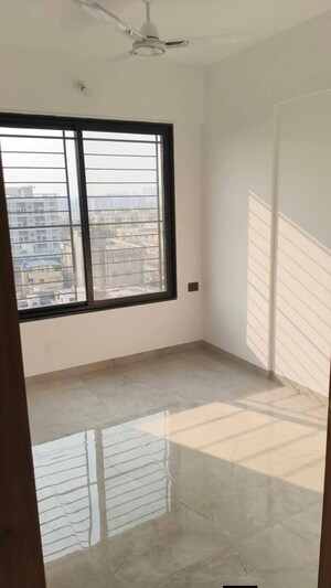 Room in 2 BHK Apartment at Unique Youtopia, Kharadi – for Rent