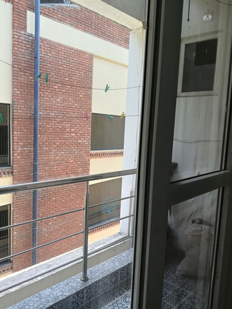 Balcony, majra 2 Bedroom 80 Sq.Yd. Builder Floor In Majra Dehradun 10166135