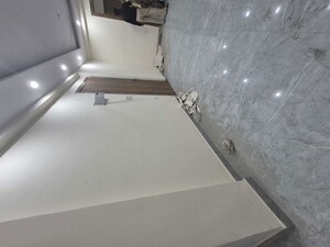 Furnished Amenities in 3.5 BHK Builder Floor at Mayur Vihar – for Sale