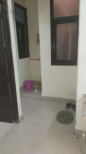 Bathroom in 1 RK Builder Floor at Mayur Vihar – for Rent
