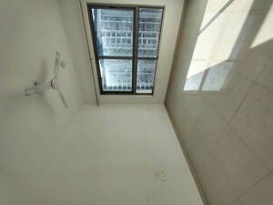 Room in 3 BHK Apartment at Kalpataru Immensa B, Kolshet Road – for Rent