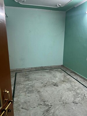 Room in 2 BHK Independent House at Gomti Nagar – for Rent