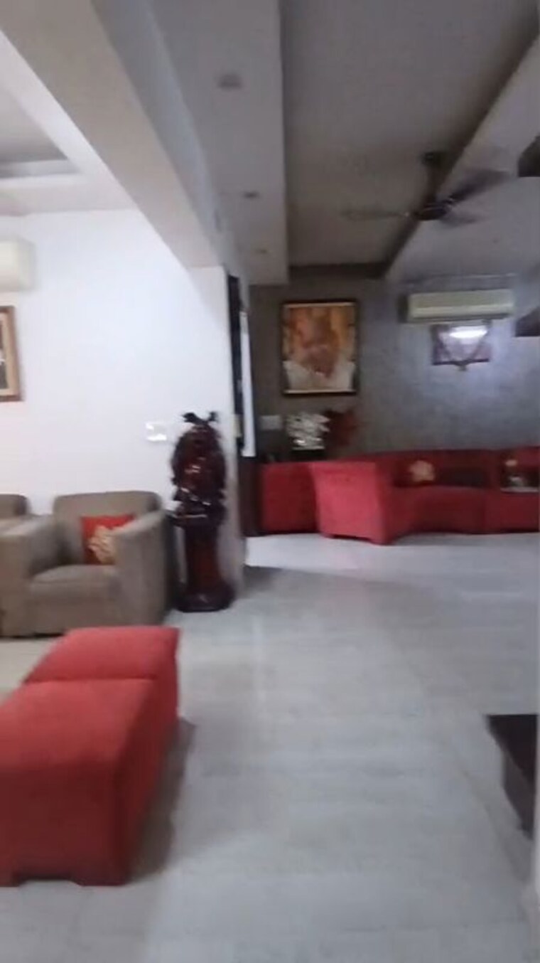 Living Room, sector 28 3 Bedroom 250 Sq.Yd. Builder Floor In Sector 28 Faridabad 10166236