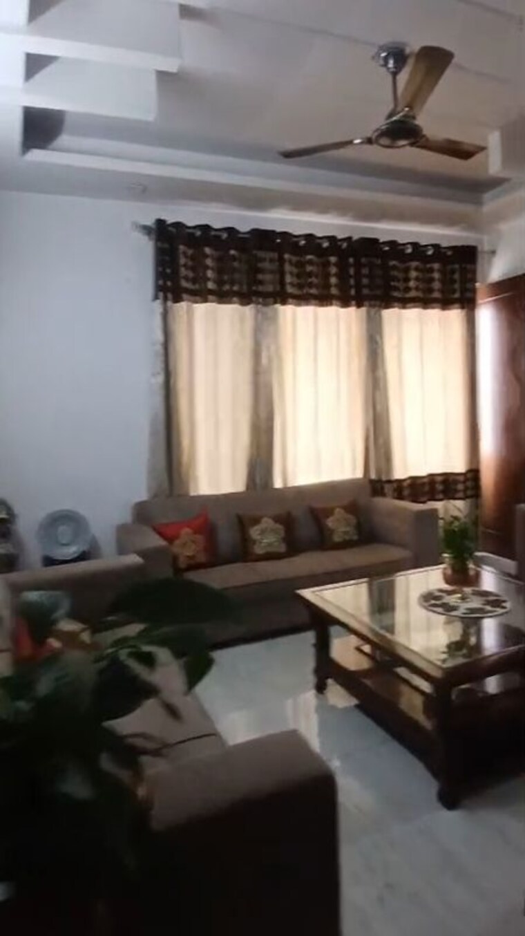 Living Room, sector 28 3 Bedroom 250 Sq.Yd. Builder Floor In Sector 28 Faridabad 10166236