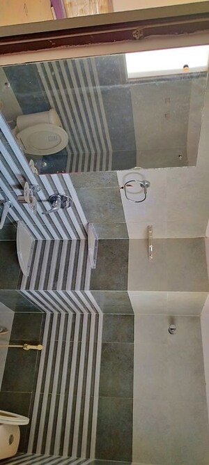 Bathroom in 3.5 BHK Apartment at Vardhman Imperial Height, Gandhi Path – for Rent