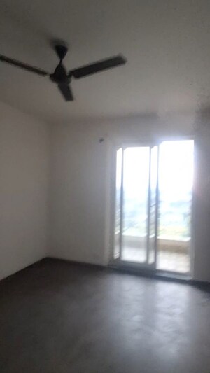 Room in 3 BHK Apartment at BPTP Discovery Park, Sector 80 – for Sale