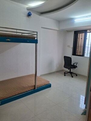 Room in 3 BHK Apartment at Raheja Estate, Borivali East – for Sale