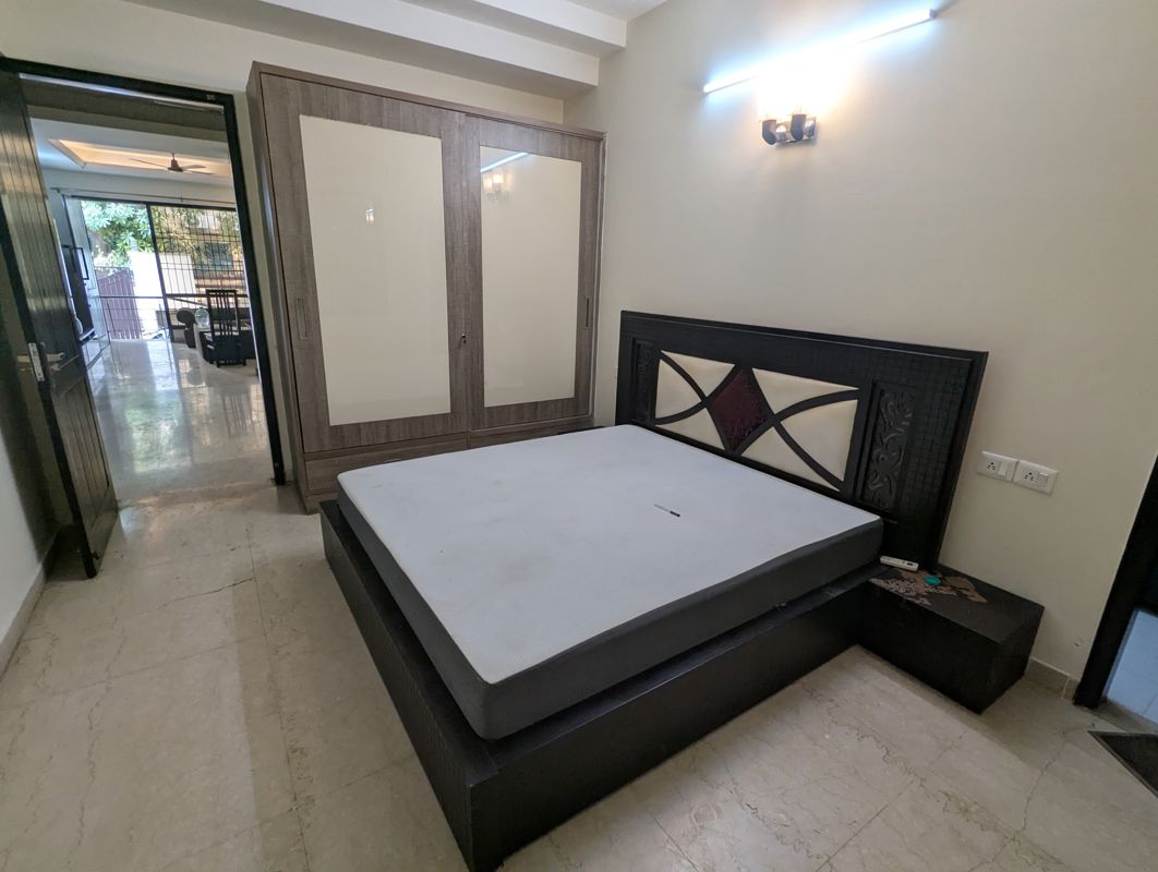 3 BHK + Pooja Room Builder Floor For Rent in South City 2