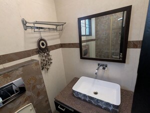 Master Bedroom in 3 BHK Builder Floor at South City 2 – for Rent