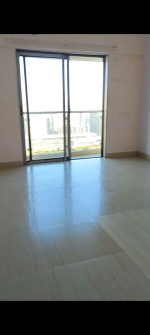 Room in 3 BHK Apartment at HDIL Metropolis Residences, Andheri West – for Rent