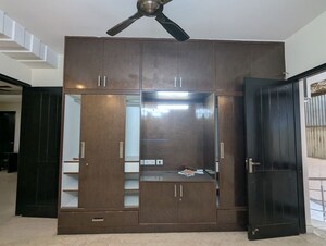 Furnished Amenities in 3 BHK Builder Floor at South City 2 – for Rent