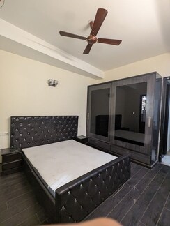 3 BHK + Pooja Room Builder Floor For Rent in South City 2