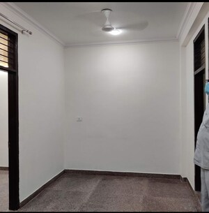 Room in 2 BHK Builder Floor at RWA Residential Society Sector 46, Sector 46 – for Rent