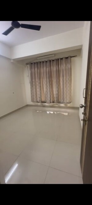 Room in 2 BHK Apartment at Bhatia Esspee Towers, Borivali East – for Rent