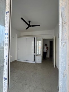 2 BHK + Study Room Apartment For Rent in Shree Vardhman Green Court