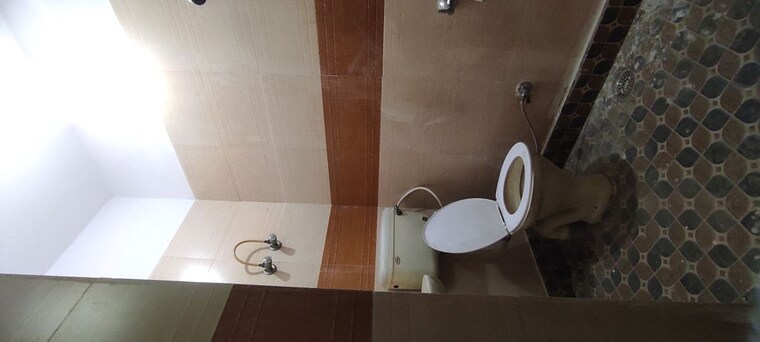 Bathroom, vidhayak-colony 2 Bedroom 850 Sq.Ft. Builder Floor In Nyay Khand I Ghaziabad 10166296