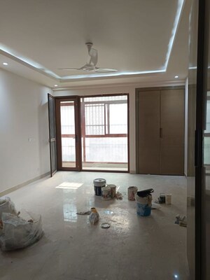 Room in 4 BHK Builder Floor at Panchsheel Park – for Rent