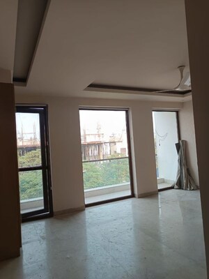 Room in 4 BHK Builder Floor at Panchsheel Park – for Rent