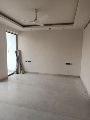 Room in 4 BHK Builder Floor at Panchsheel Park – for Rent