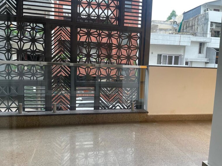 Exterior View, navjeevan vihar 3 Bedroom 250 Sq.Yd. Builder Floor In Navjeevan Vihar Delhi 10166303