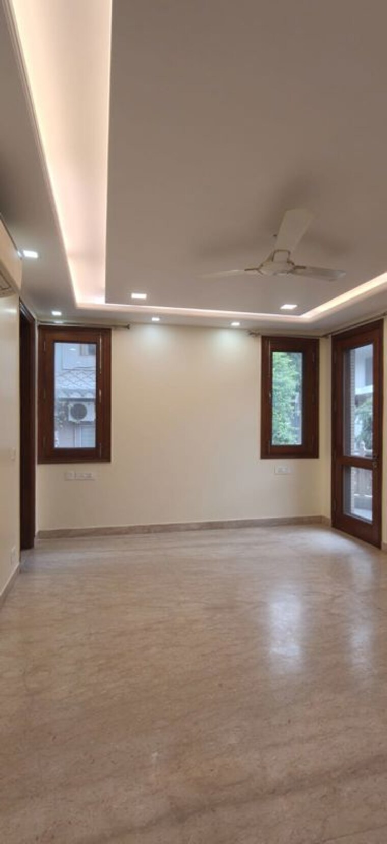 Room, kailash colony 4 Bedroom 500 Sq.Yd. Builder Floor In Kailash Colony Delhi 10166305