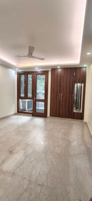 Room in 4 BHK Builder Floor at Kailash Colony – for Rent