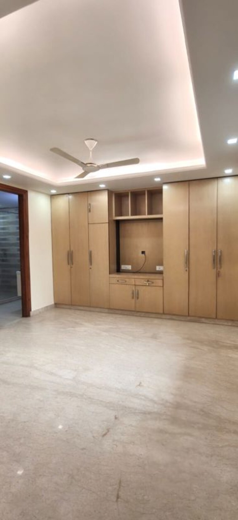 Room, kailash colony 4 Bedroom 500 Sq.Yd. Builder Floor In Kailash Colony Delhi 10166305