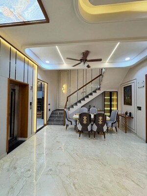 Parking in 5 BHK Villa at Civil Lines – for Sale