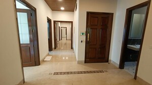 Room in 5 BHK Builder Floor at Panchsheel Park – for Rent
