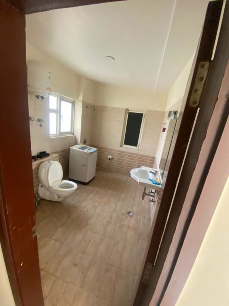 Bathroom, omaxe-putting-greens 5 Bedroom 4500 Sq.Ft. Penthouse In Omega Ii Greater Noida Greater Noida 10166327