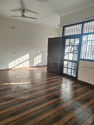 Room in 3 BHK Apartment at Sector 20 – for Rent