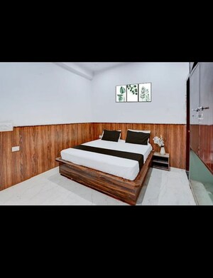  Pg For Rent in Ansal Golf Links 1