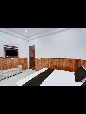 Room in  Pg at Ansal Golf Links 1 – for Rent