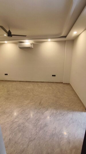 Room in 3 BHK Builder Floor at Malviya Nagar – for Rent
