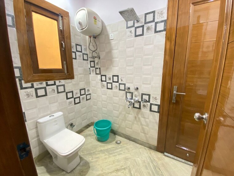 Bathroom, baba-delta-square 6+ Bedroom 200 Sq.Yd. Independent House In Delta Ii Greater Noida Greater Noida 10166349