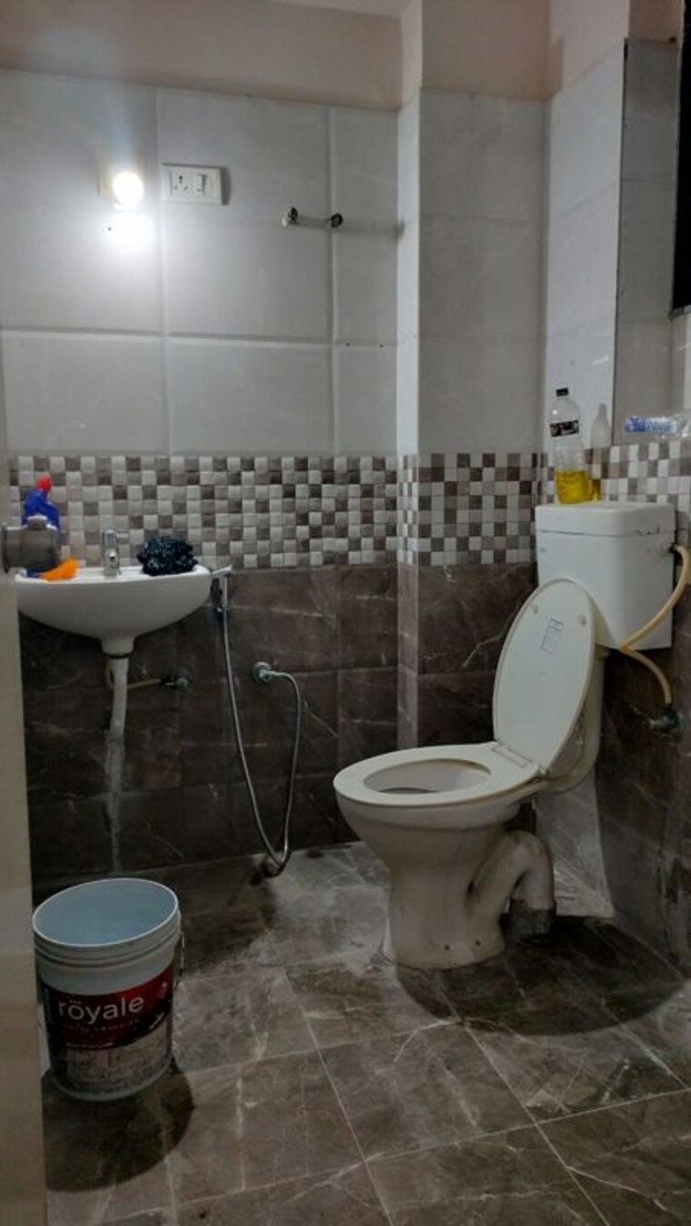 Bathroom, jivraj park 2 Bedroom 110 Sq.Yd. Apartment In Jivraj Park Ahmedabad 10166356