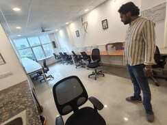 Office Space For Rent in Vibhuti Khand