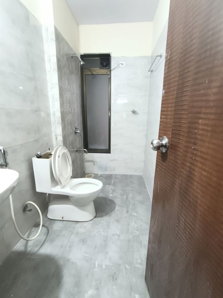 Bathroom, vasant-vihar-complex 2 Bedroom 970 Sq.Ft. Apartment In Pokhran Road No Two Thane 10166367