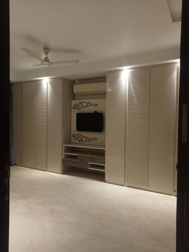 Room, anand vihar 4 Bedroom 2350 Sq.Ft. Builder Floor In Anand Vihar Delhi 10166379