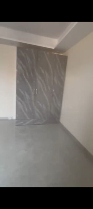 Room in 3 BHK Builder Floor at Sector 46 – for Rent