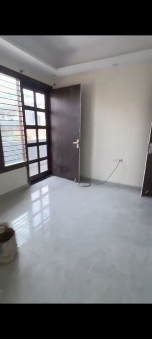 Room in 3 BHK Builder Floor at Sector 46 – for Rent