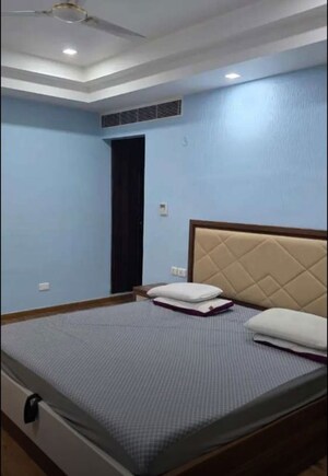 Bathroom in 4 BHK Apartment at Eldeco Elegante, Vibhuti Khand – for Rent