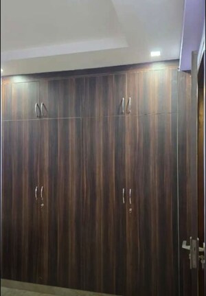 Furnished Amenities in 4 BHK Apartment at Eldeco Elegante, Vibhuti Khand – for Rent