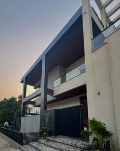 5 BHK + Pooja Room,Servant Room,Study Room,Extra Room Villa For Sale in Civil Lines