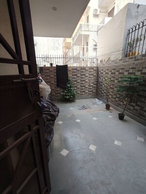 Parking in 3 BHK Builder Floor at Sector 46 – for Rent